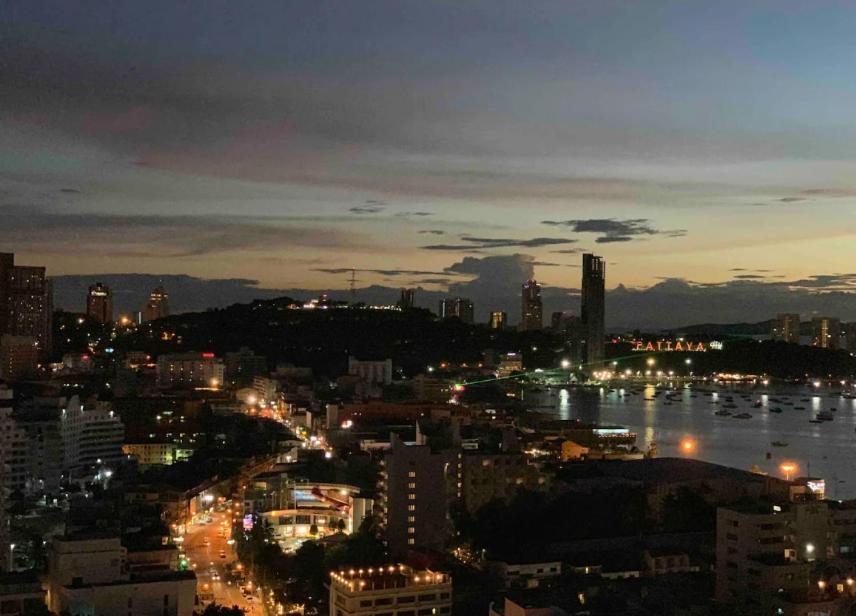 The Edge Central Pattaya Seaview With Infinity Pool & Free Netflix エクステリア 写真